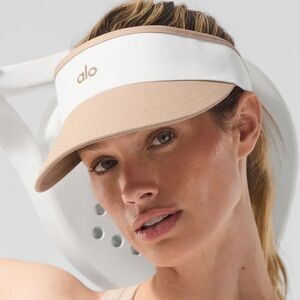 NWT Alo Yoga Colorblock Visor in macadamia/white